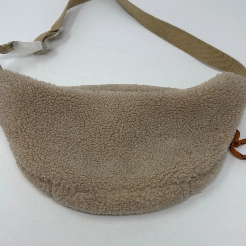 Women’s Zara Cozy Tan Sherpa Fanny Pack Ziopered Bag 12 “